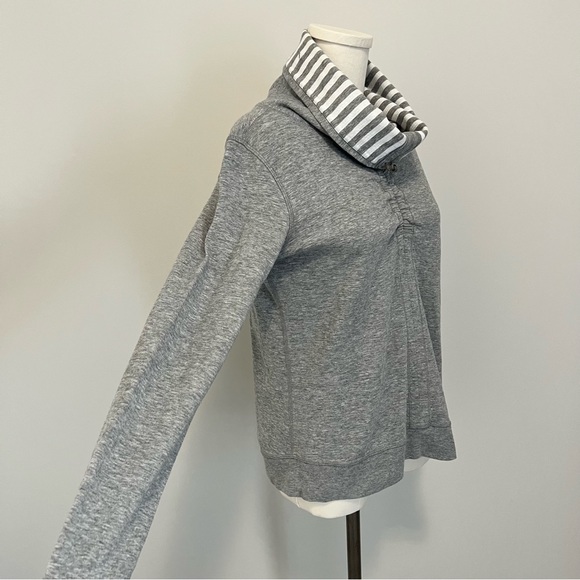 Lululemon In A Cinch Long Sleeve Pullover Sweater Reversible Gray White Stripe - Picture 9 of 16